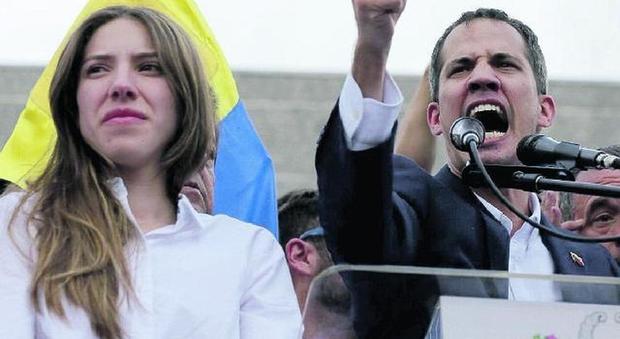Guaidó rientra a Caracas e rischia l'arresto, monito Usa: «Non lo toccate»