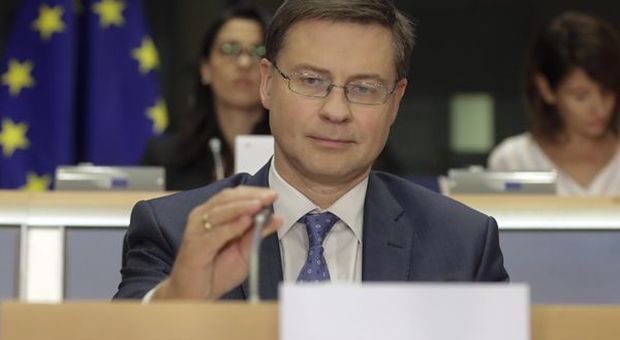 UE, Dombrovskis apre agli Eurobond