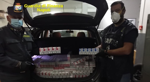 Napoli, sequestrata una tonnellata di sigarette di contrabbando: 4 arresti