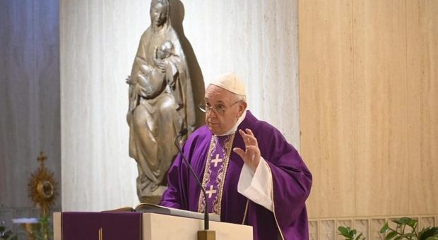 Covid, Papa Francesco e la preghiera per il dopo-pandemia: le priorità nel saggio di un gesuita