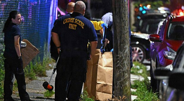 Sparatoria in strada, 4 morti. Feriti un bambino di 2 anni e un ragazzino di 13. Attimi di terrore a Philadelphia