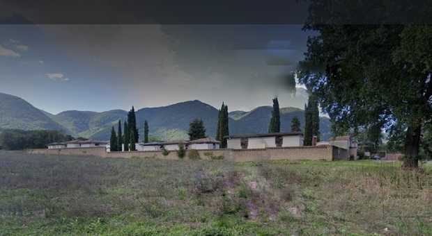 L'area vicino al cimitero di Contigliano dove dovrebbe sorgere il forno crematorio