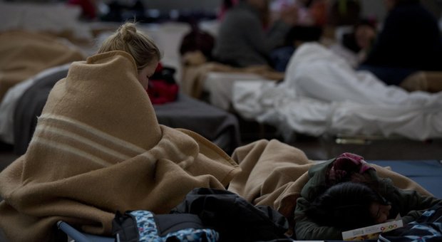Tra dormitori, hotel e auto: il dramma dei 4mila sfollati del terremoto