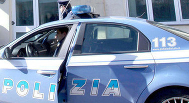 Napoli, poliziotto in borghese blocca un rapinatore in fuga