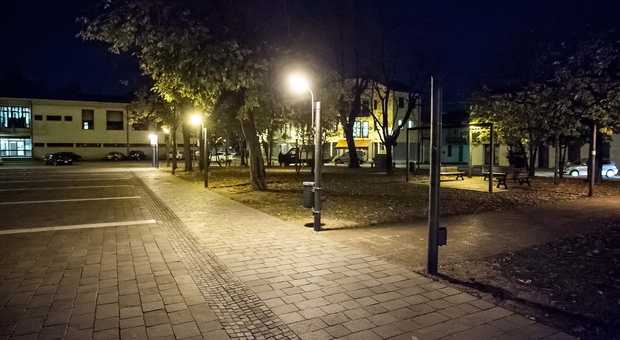 Lampioni in piazza Negrelli
