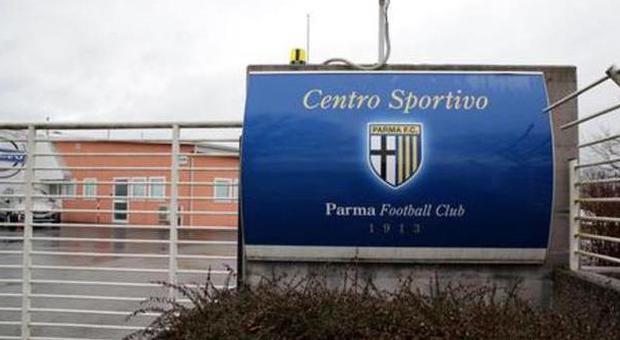 Parma, il Tribunale ha detto sì al fallimento. Nominati i due curatori. E con il Torino si gioca. Tavecchio: «Poste le basi per salvare il club»