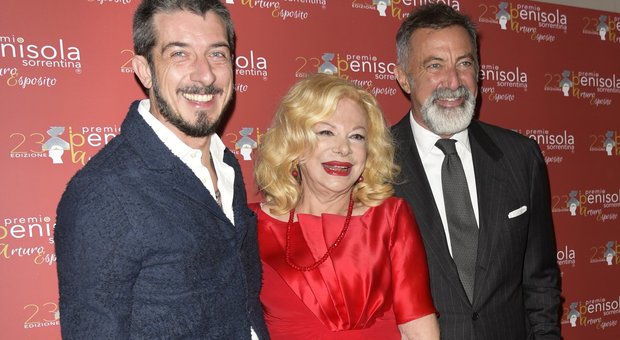 Premio Penisola Sorrentina, al Teatro Eliseo premiati Sandra Milo, Luca Barbareschi e Paolo Ruffini