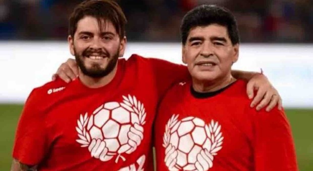 Diego Maradona Jr in Argentina per rendere omaggio al padre