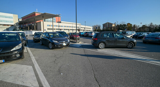 Caos parcheggi nell'ospedale Ca' Foncello a Treviso