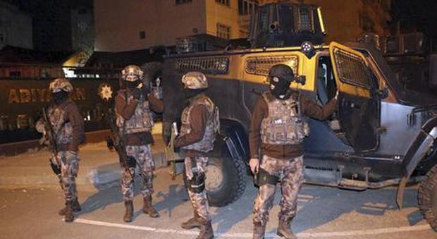 Turchia, maxi operazione anti-terrorismo: arrestate 445 persone sospettate di avere legami con l'Isis