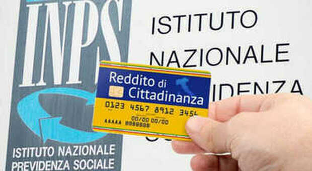 Reddito di cittadinanza: vanno alle Poste con la card per riscuotere il sussidio, ma nessuno dei 23 romeni ne aveva diritto