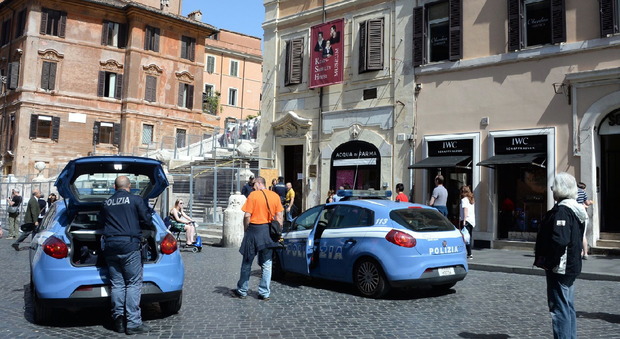 Roma, il compagno del direttore di un museo si impicca in casa a Piazza di Spagna