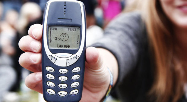 Nokia 3310, i vecchi telefoni usati dalle donne come dildo