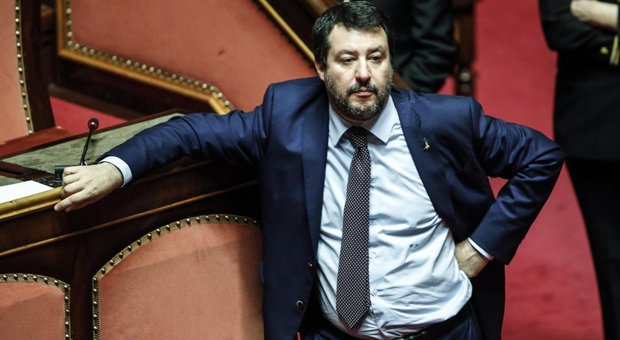Salvini ai 5 Stelle: «Da noi le porte sono aperte». E in aula sfida il premier Conte