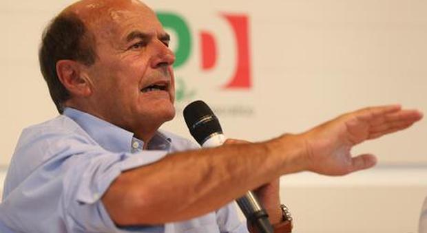 Pd sconfitto, Bersani: «Renzi abbia l'umiltà di riflettere»