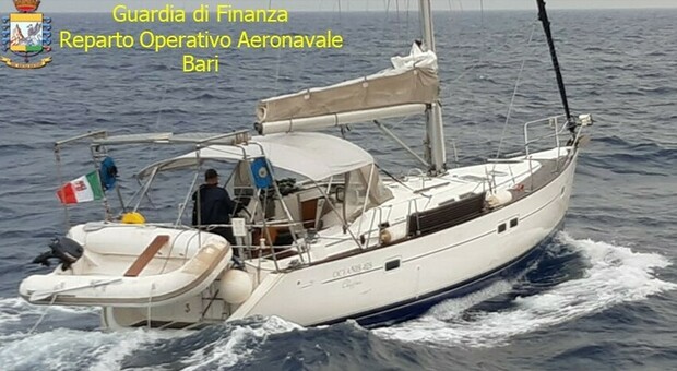 Sbarco di 67 migranti sulle coste del Salento: la Finanza insegue e arresta i due scafisti