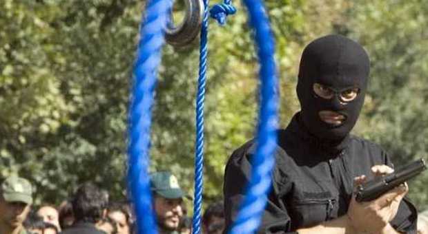 Iran, Amnesty International: «Messe a morte 700 persone in sei mesi, tre ogni giorno»