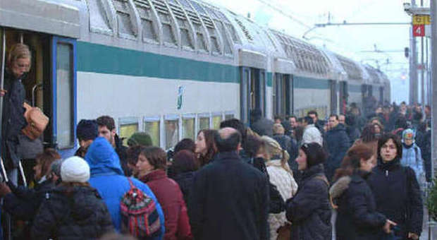Roma-Nettuno, falso allarme bomba: stop di 2 ore ai treni, disagi per i pendolari