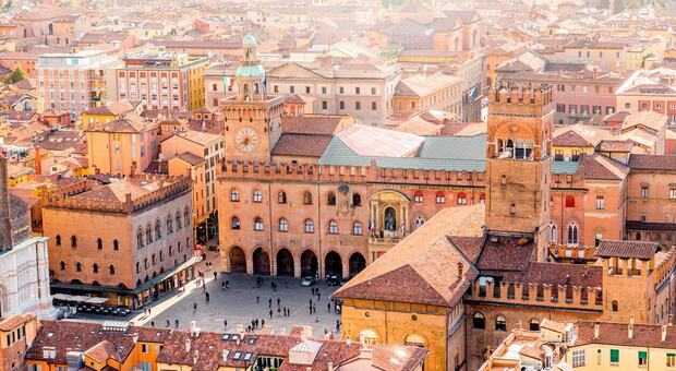 Covid a Bologna, dieci studenti positivi dopo festa Erasmus: hanno tra i 20 e i 24 anni
