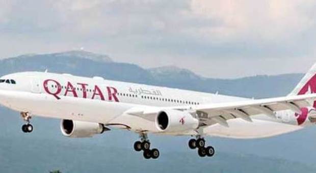 Passeggero ubriaco a bordo, volo Qatar costretto ad atterraggio emergenza