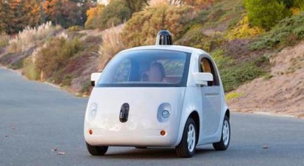 Google: "Nel 2020 le auto si guideranno da sole"