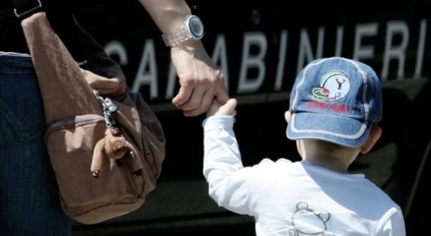 Sequestrarono un bambino di 2 anni: la coppia arrestata non risponde al gip