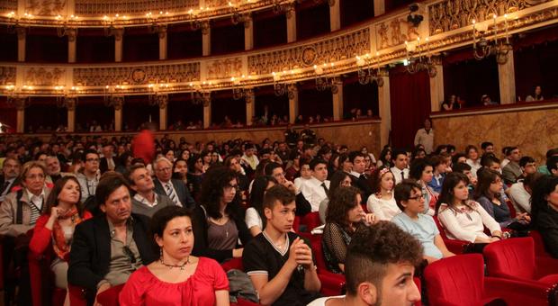 Insieme per la legalità: 400 ragazzi di Napoli al teatro Summarte