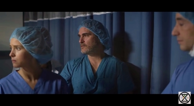 Joaquin Phoenix in Guardiani della Vita, il corto dedicato alla salvezza della vita sulla Terra (immagini pubbl su youtube da El Brote-XR Càdiz)