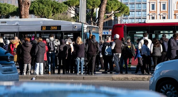 Sciopero 24 gennaio, domani trasporti a rischio: orari e fasce di garanzia in tutta Italia