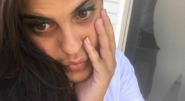 Lecce, uccisa per difendere il nuovo compagno: l'ex fidanzato confessa, era appena uscito dal carcere