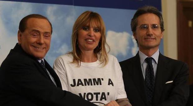 Silvio Berlusconi a Napoli: «Caldoro galantuomo. De Mita? Salvato dai magistrati»