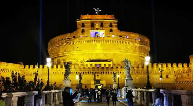120 Lazio, Castel Sant'Angelo si tinge di biancoceleste, tanti tifosi in Piazza della Libertà