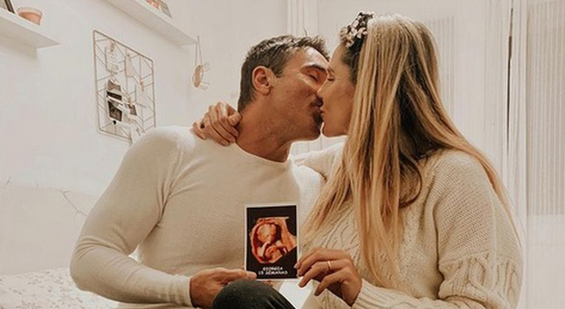 Ivana Icardi incinta, chi è il compagno conosciuto al Grande Fratello: «Ora gli amori della mia vita sono diventati due»