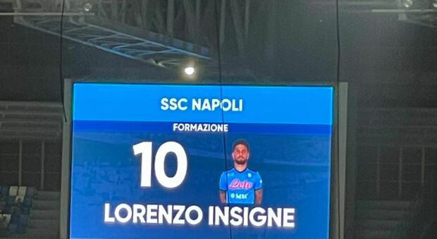Napoli, al Maradona tabellone in tilt e Insigne diventa il numero 10