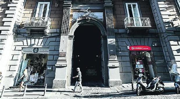Scarpetta, riprese vietate a Napoli; il condominio dice no: «Troppo pochi 500 euro»