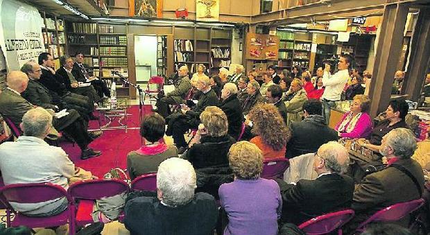 Saletta Rossa, la svolta arriva un'offerta per la storica libreria