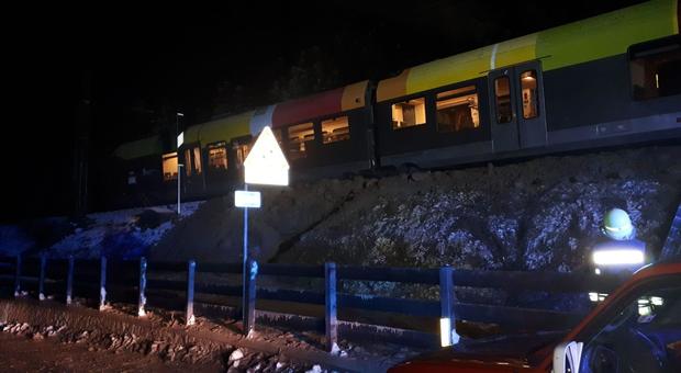 Maltempo, treno locale deraglia in val Pusteria: è emergenza al Nord