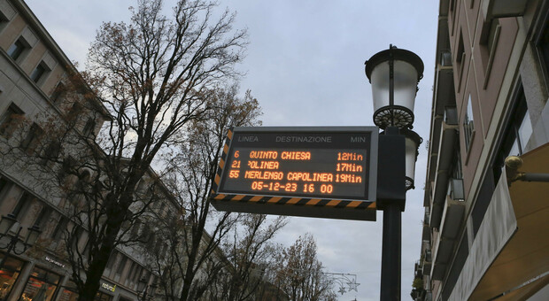 Treviso. Arrivano le fermate intelligenti per gli autobus Mom: pannelli capaci di segnalare ritardi e tempi d'attesa