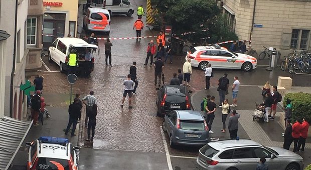 Svizzera, armato di motosega attacca i passanti: almeno 5 feriti, due gravi