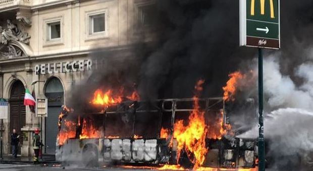 Incendi sospetti sugli autobus ingaggiati gli 007 del Tribunale