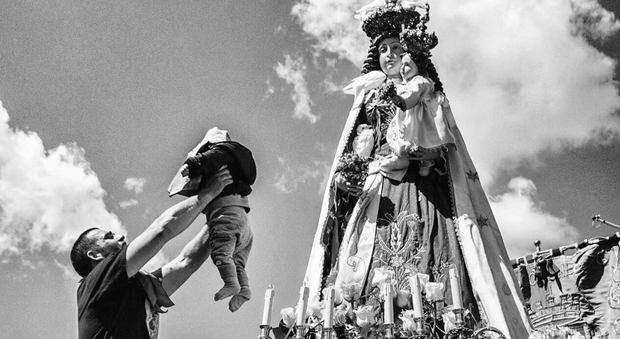 Pagani, torna la festa della Madonna delle Galline: un volume fotografico per celebrarla