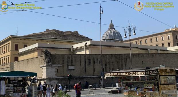 Racket bancarelle a Roma, 18 arresti tra cui Dino Tredicine. Il fratello Mario ai domiciliari