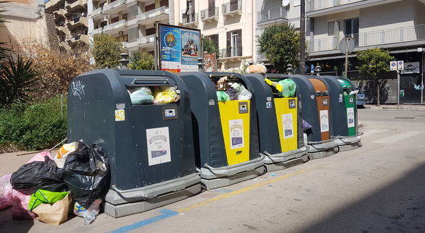 Città invasa dai rifiuti: «Sì, chiamiamo l'Esercito»