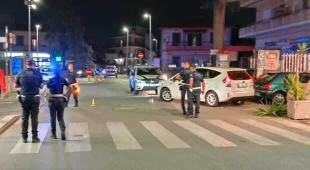 Tassista accusa un malore e investe tre persone alle porte di Roma: feriti anche due bambini