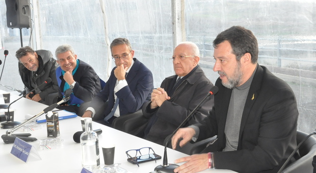 Il vicepremier Matteo Salvini e il presidente della Regione Campania Vincenzo De Luca ieri nel Sannio