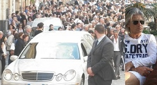 I funerali di Gianluca Caporaletti (a destra)