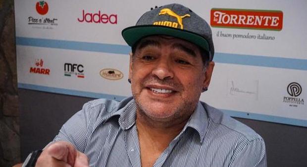 Maradona sfida Messi e Ronaldo: «Avrei avuto più Palloni d'Oro io»