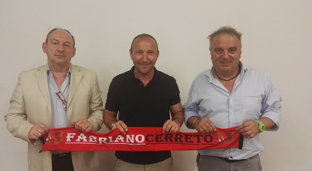 Il presidente Claudio Guidarelli, il tecnico Renzo Tasso e il ds Sergio Gubinelli del Fabriano Cerreto