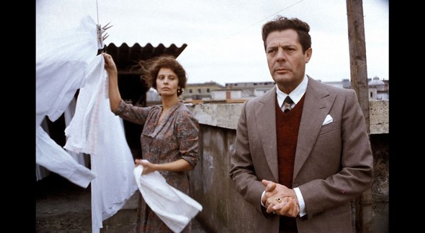 Sophia Loren, all'asta la vestaglia indossata nel film di Scola Una giornata particolare