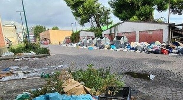 Napoli, discarica abusiva di rifiuti speciali a Secondigliano: due persone denunciate